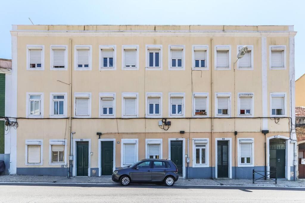 Vita Portucale ! Bright Campo Ourique W/ Terrace Lisboa Exteriör bild