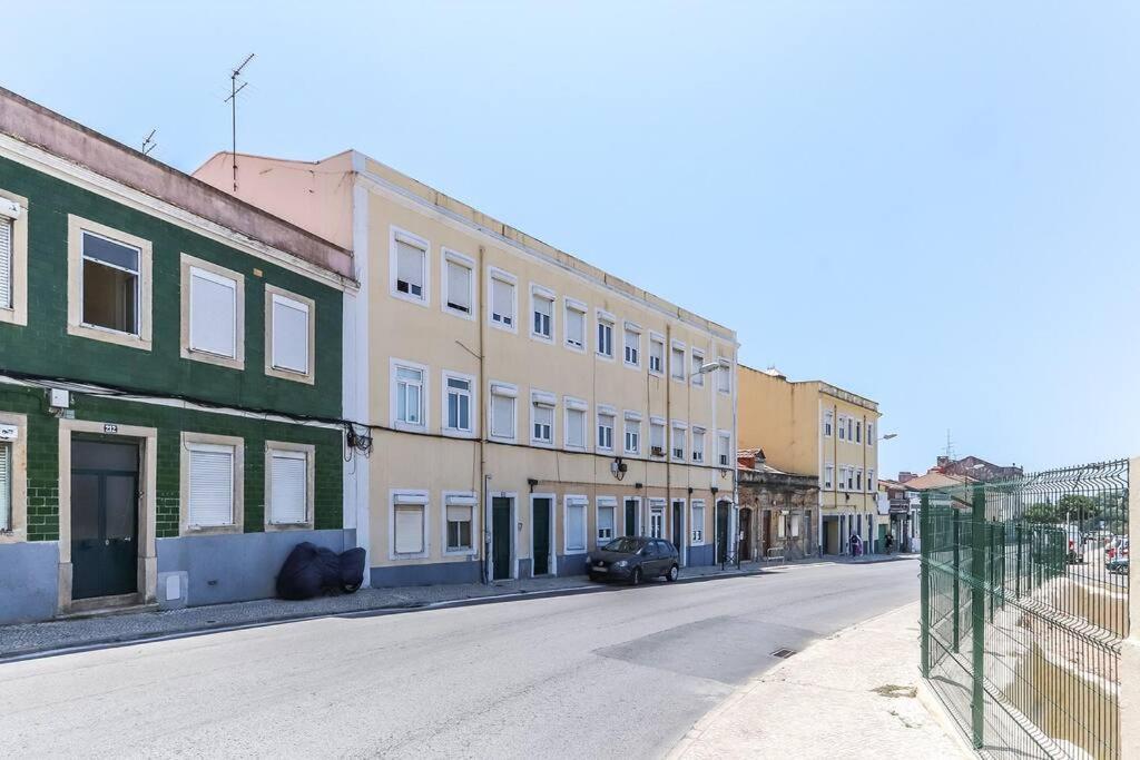 Vita Portucale ! Bright Campo Ourique W/ Terrace Lisboa Exteriör bild